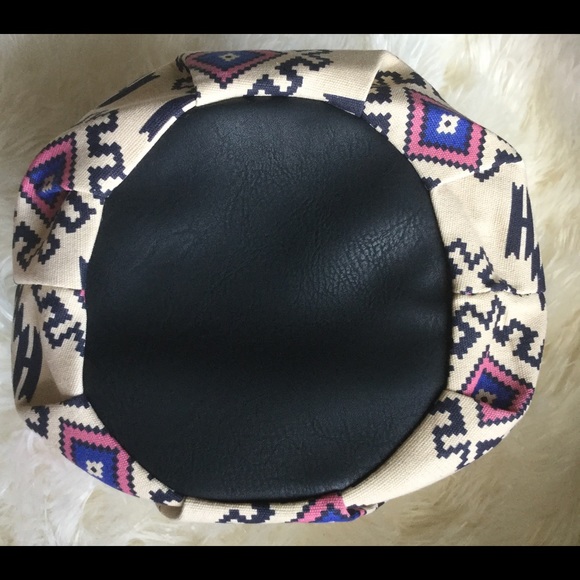 LILY QUEEN TRIBAL DRAWSTRING MINI CANVAS S… - Picture 5 of 6